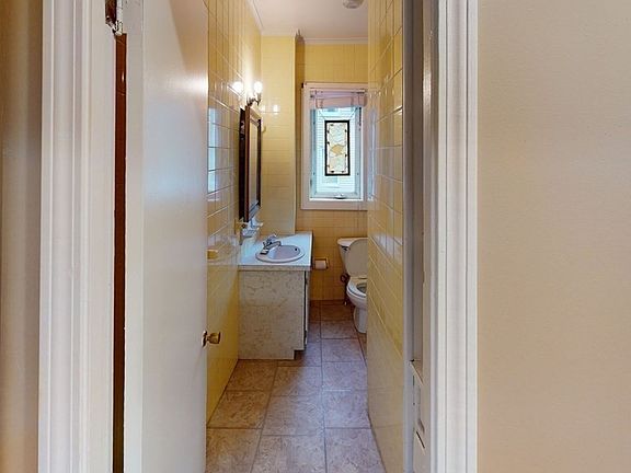 4th image of 98 Kirtland St Floor 2