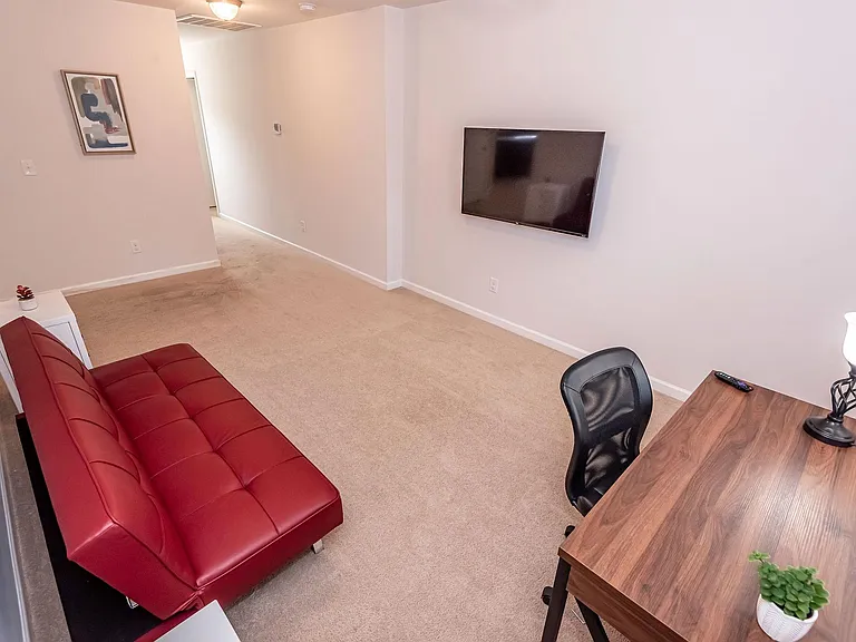 430 Carolyn Ln — Photo 13