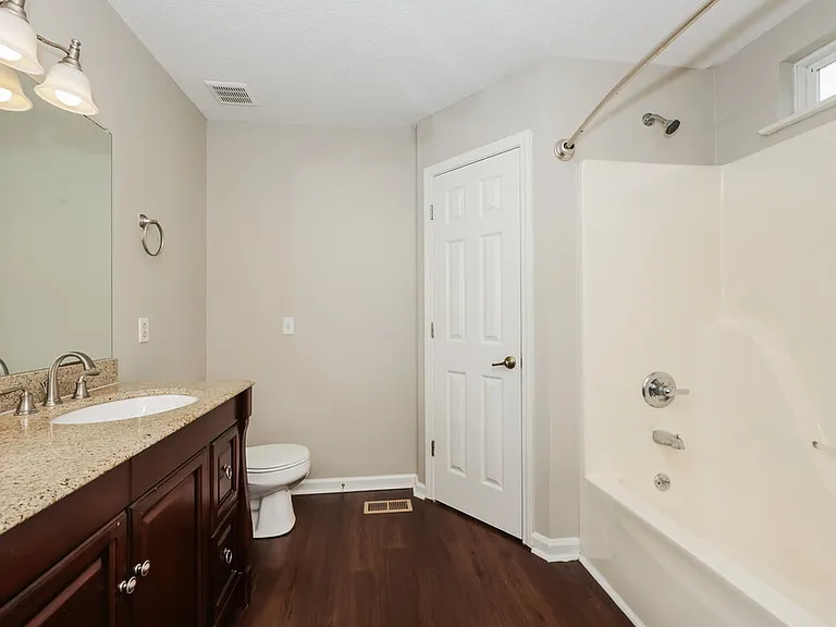 1915 Steaford Ct — Photo 10