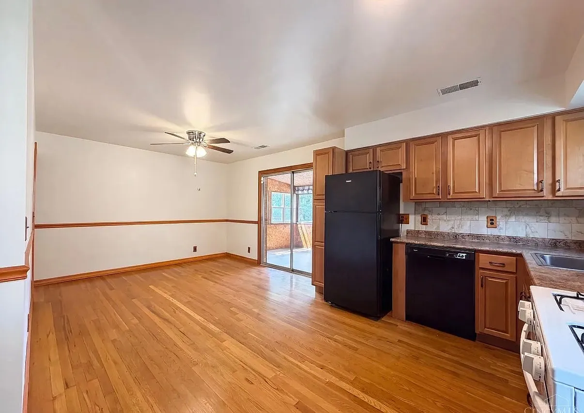 4 bed, 2314 sqft, $2,362 — Photo 4