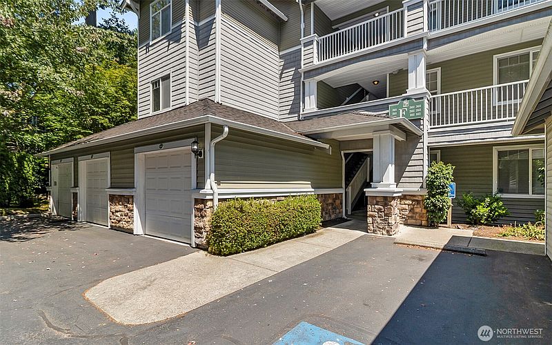 3rd image of 12712 Admiralty Way #F-202