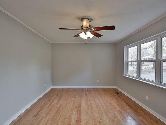 2nd image of 327 Belleview Dr SE