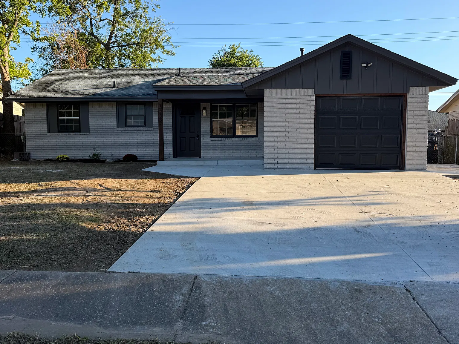 3 bed, $1,400 — Photo 2