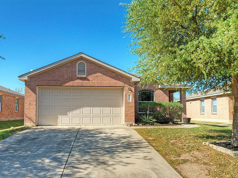 913 Dexter Dr — Photo 1