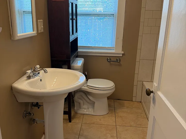 230 Miller St — Photo 2
