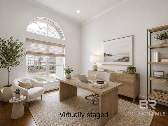 5th image of 305 Clubhouse Dr
