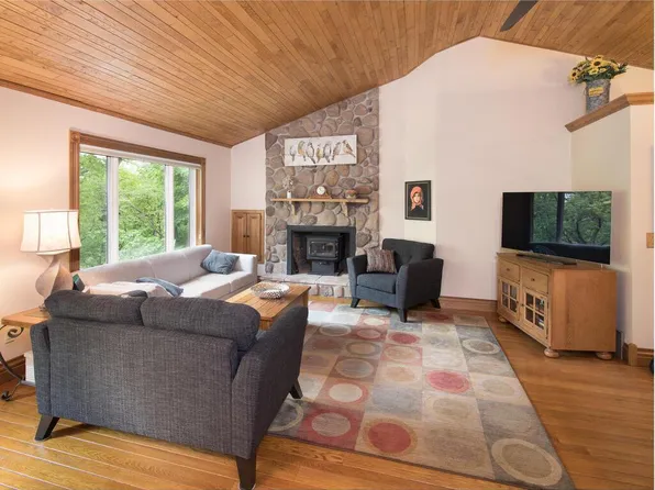 5975 Timber Trl SE, Prior Lake, MN 55372