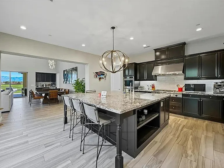Fully Stocked Kitchen