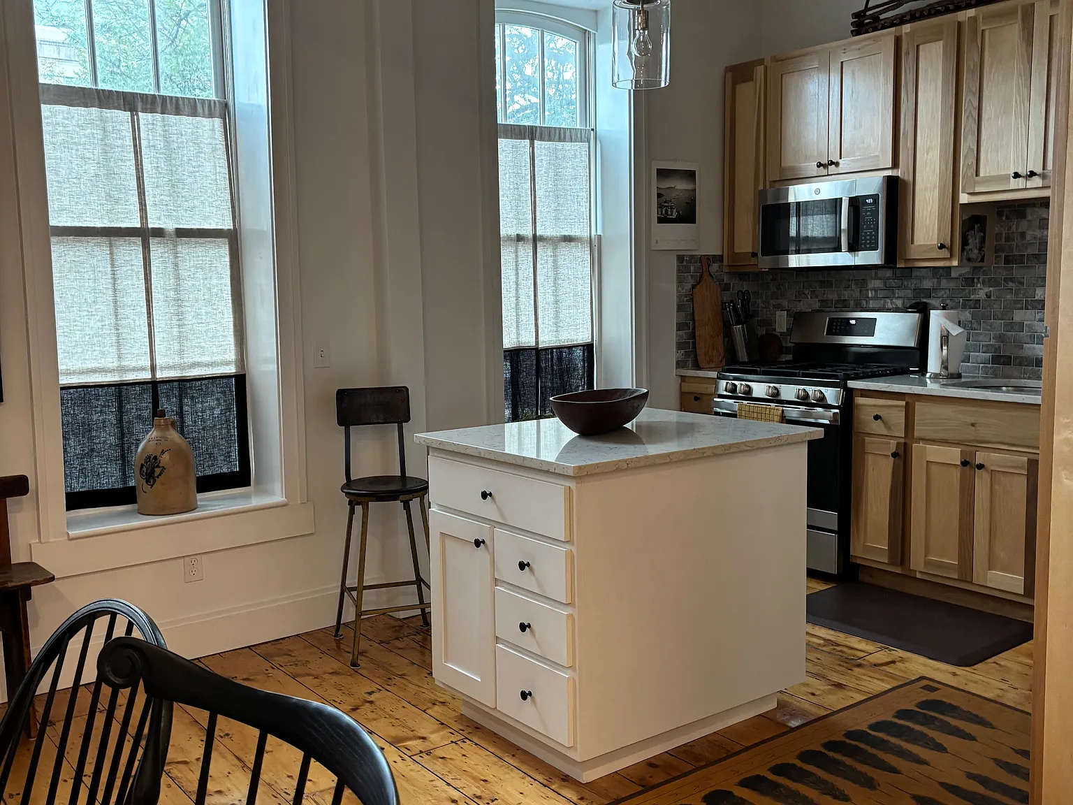 4 bed, 1800 sqft, $4,200 — Photo 2