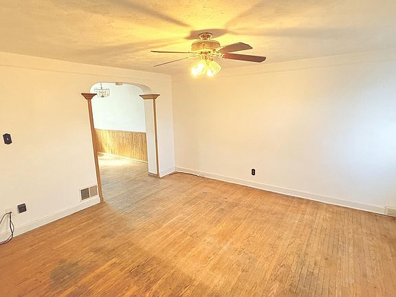 2nd image of 1606 E Latimer Pl