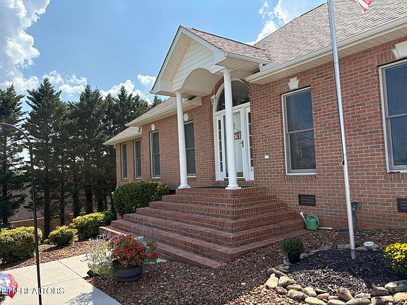2nd image of 407 Mountain View Rd