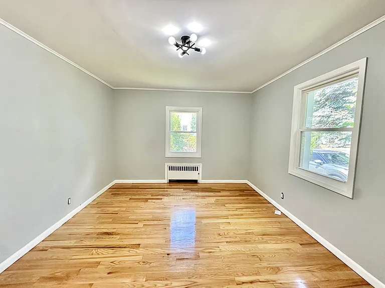 352 E 7th Ave — Photo 8
