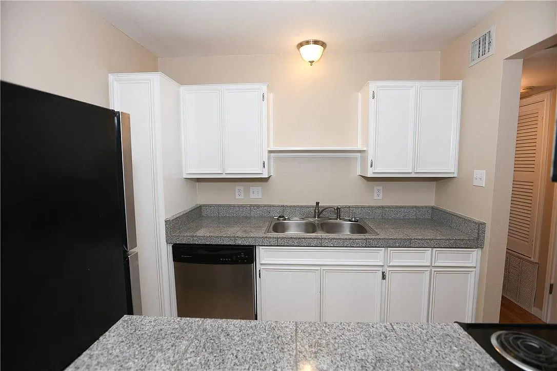 2 bed, 2.0 bath, 832 sqft, $1,750 — Photo 4