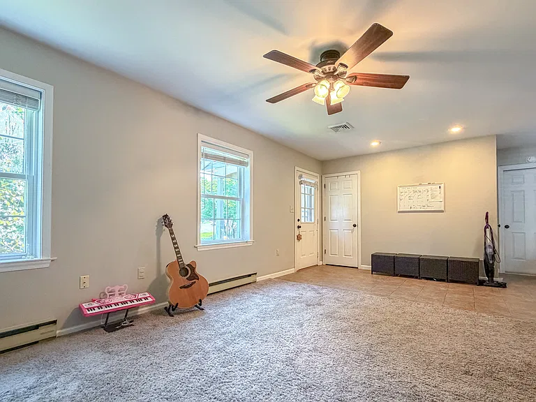 951 Daniel Dr — Photo 4