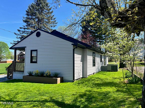 3rd image of 2407 Vines St
