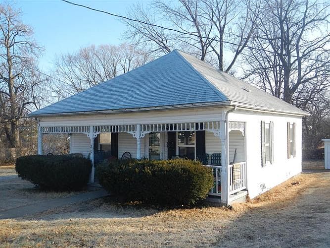 2nd image of 212 N Garth Ave