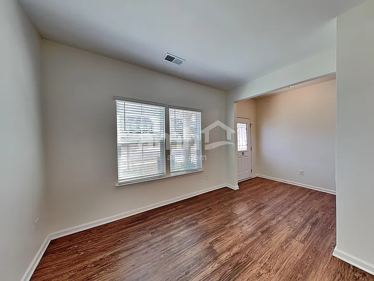 553 Larragan Dr — Photo 7