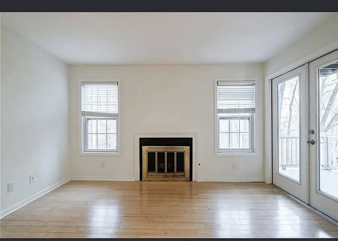 2 bed, 933 sqft, $2,100 — Photo 2
