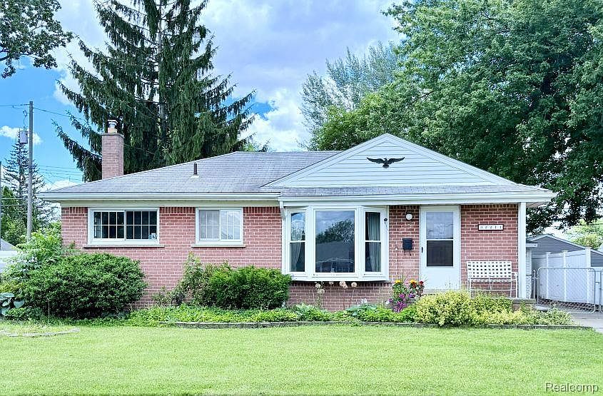 1st image of 32211 Avondale St