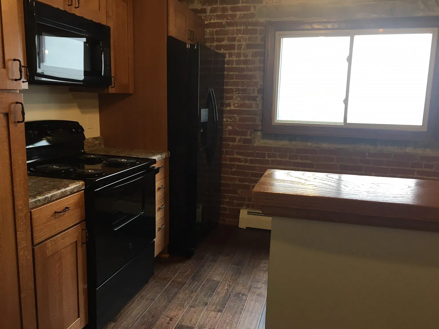 1 bed, 1.5 bath, 900 sqft, $1,000 — Photo 2