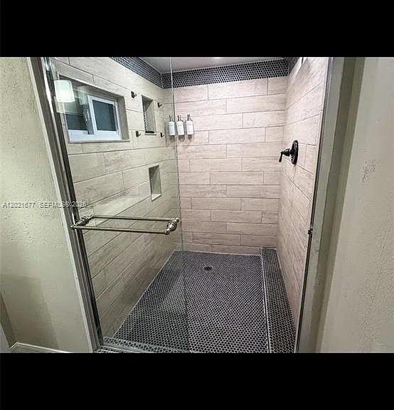 370 Hand Ave — Photo 29