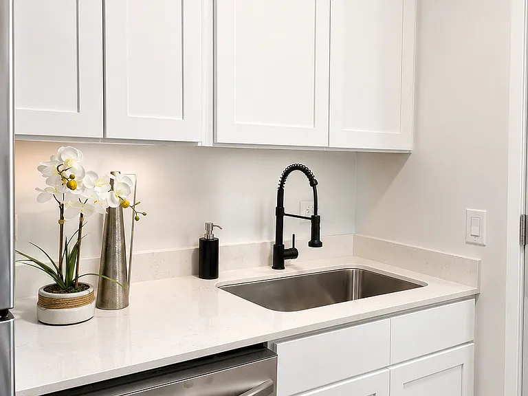 7200 N Claremont Ave #300 — Photo 6
