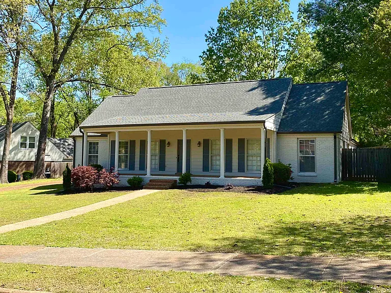2420 Stratfield Dr — Photo 8