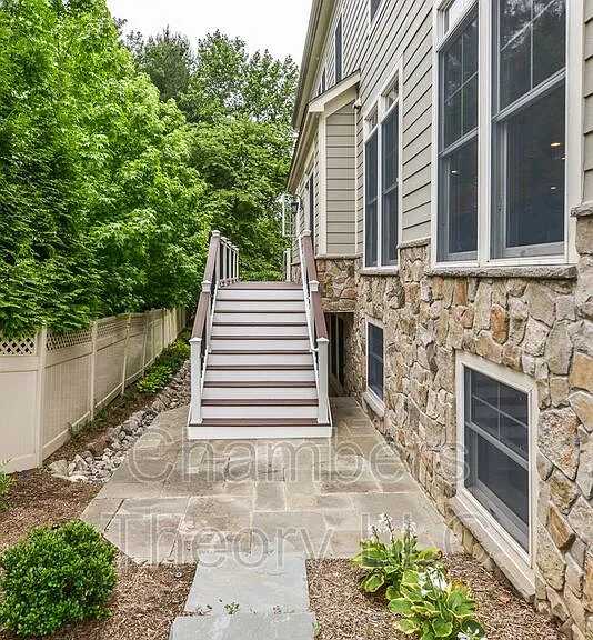 1840 Mamie Dyer Ln — Photo 44