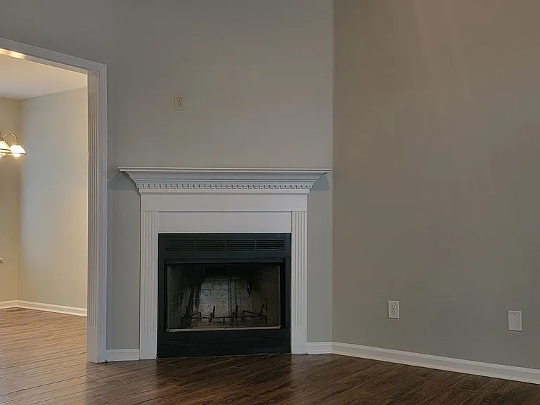 696 Liberty Hill Dr — Photo 3