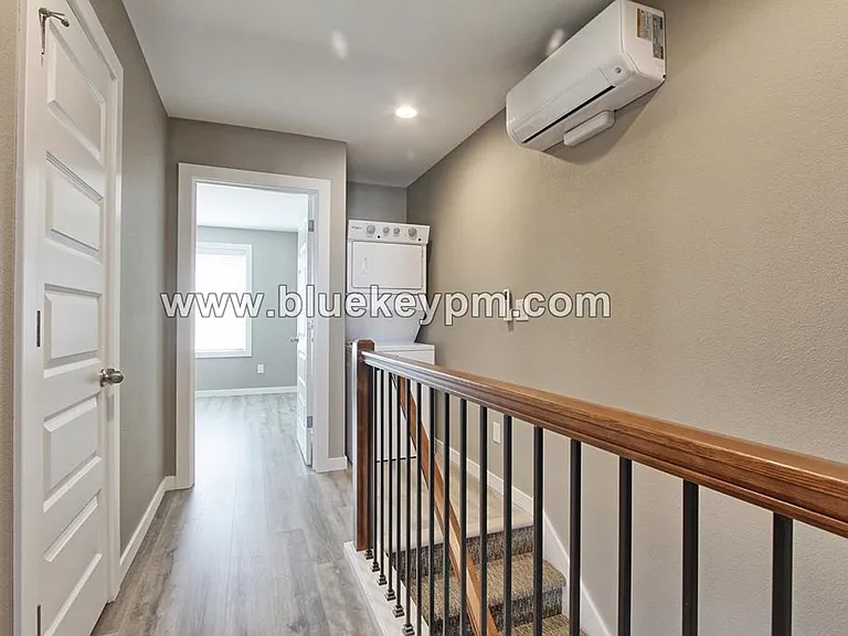 2713 Broadway — Photo 7