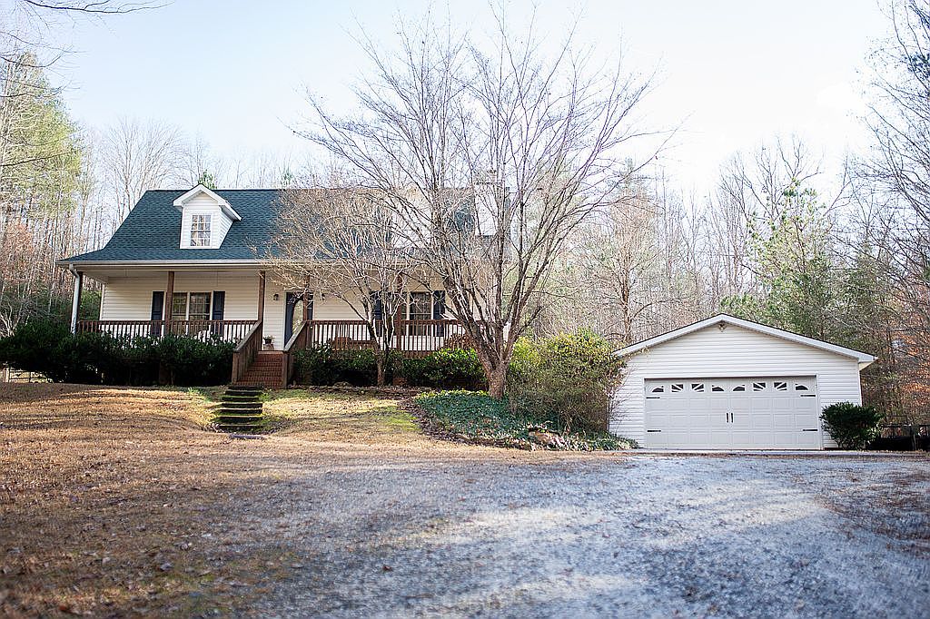 House on the Hill トップス　Checker 90 223 Tater Hill Mountain Rd, Pickens, SC 29671 | Zillow