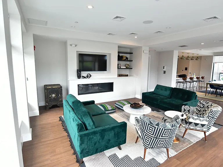 Orpheum Apartments — Photo 12