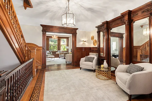 Sold by Compass | media 7