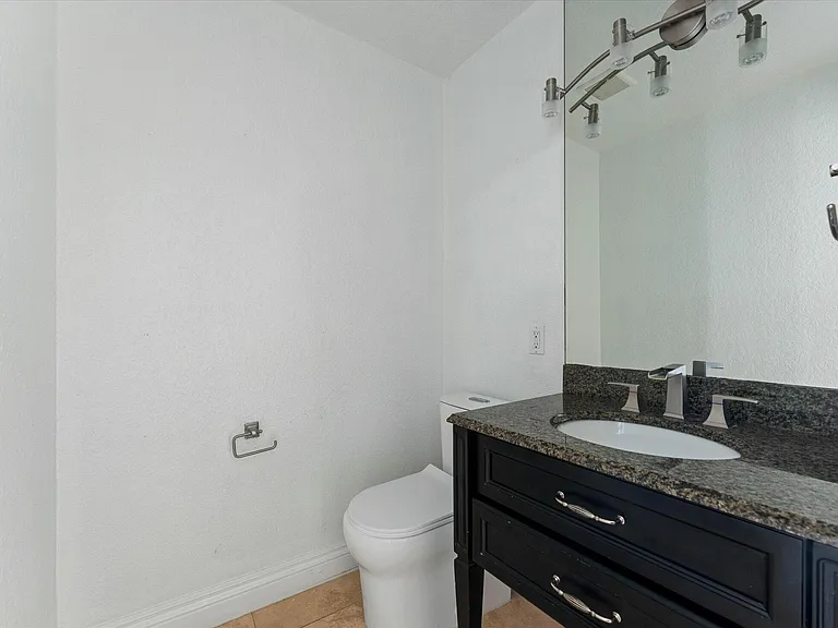 1598 SW 5th Ave — Photo 23