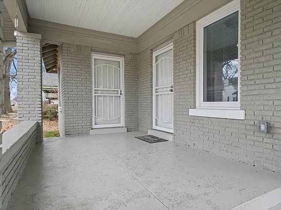 3rd image of 598 Spring St