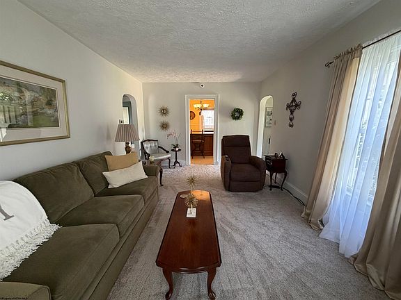 4th image of 616 N 3rd Ave