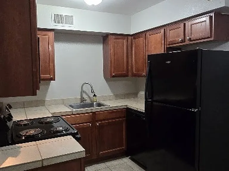 801 Wheelock St — Photo 5