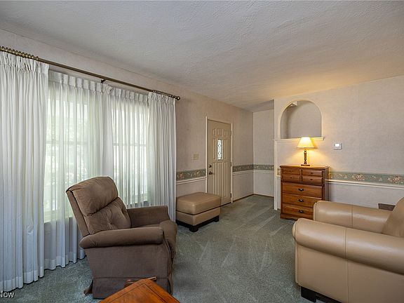 5th image of 3464 W 136th St
