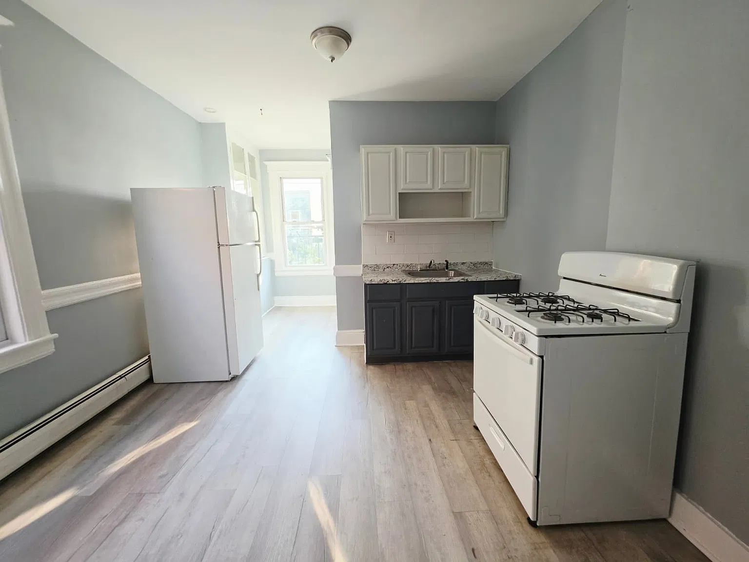 2 bed, 800 sqft, $1,850 — Photo 1