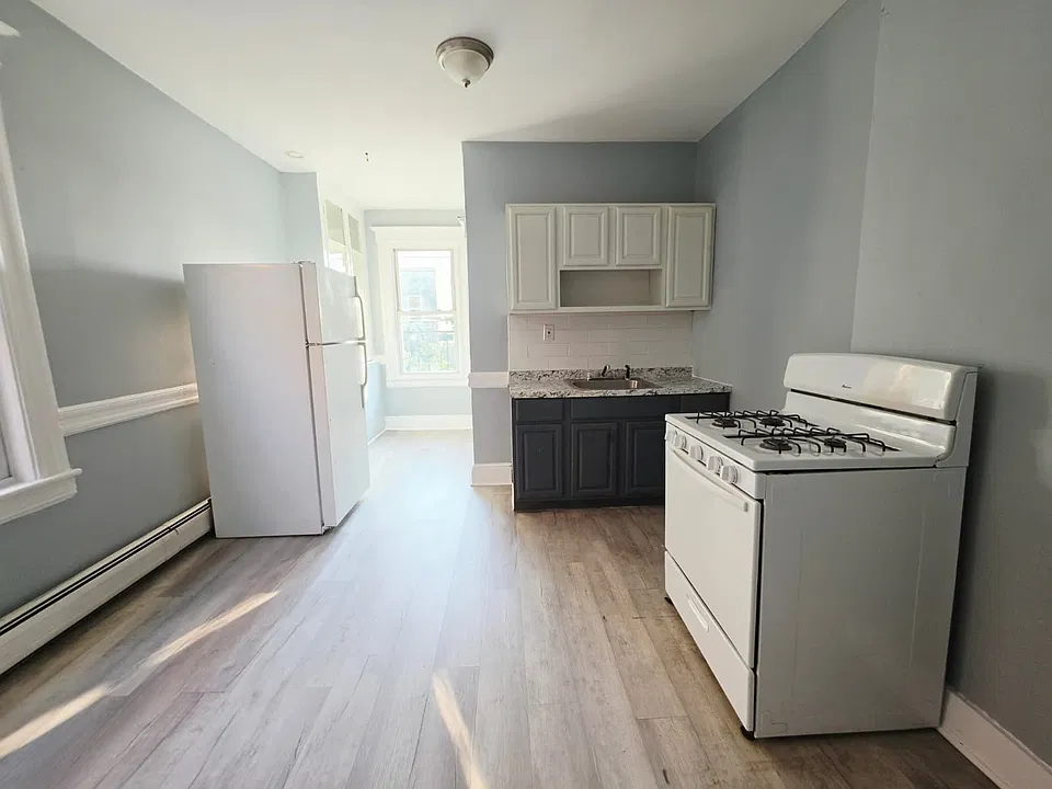 167 Clendenny Ave #3L