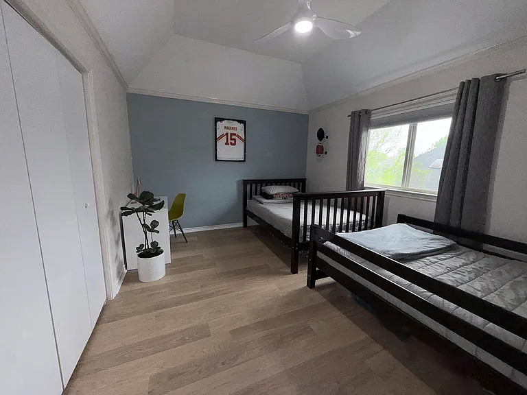 Upstairs Bedroom 2