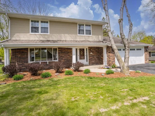N62W24102 Hickory DRIVE, Sussex, WI 53089