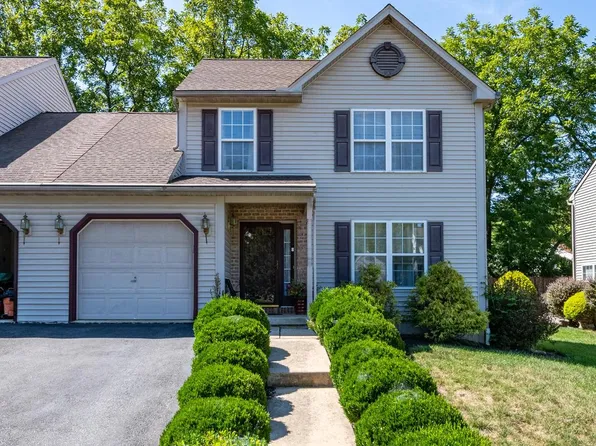 738 Maria Ave, Sinking Spring, PA 19608