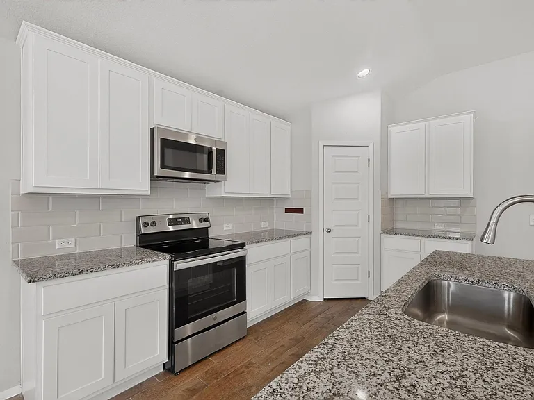 3704 Allegiance Ave — Photo 11