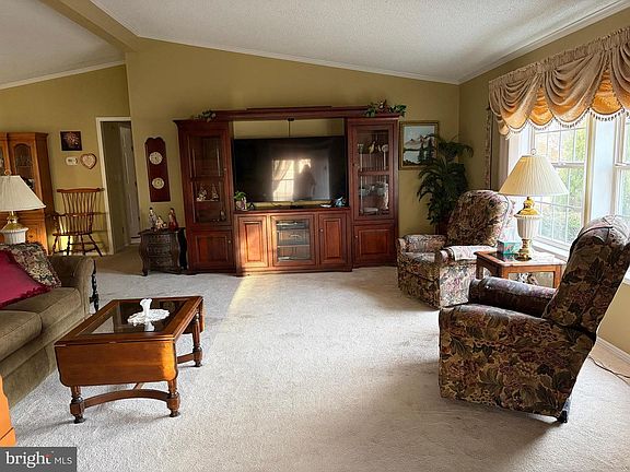 2nd image of 30 Greenbriar Ct