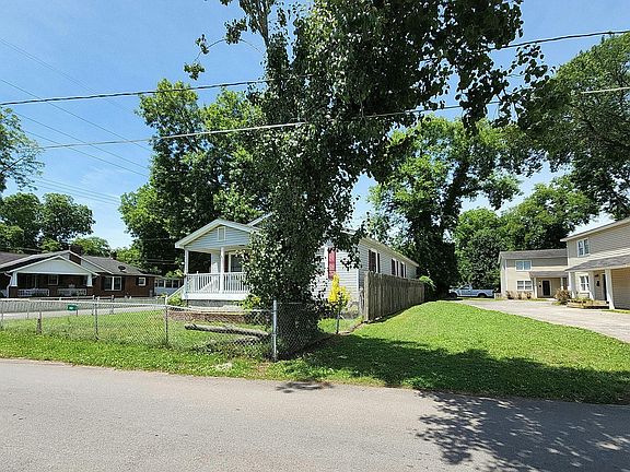 2nd image of 1101 Avenue A NE