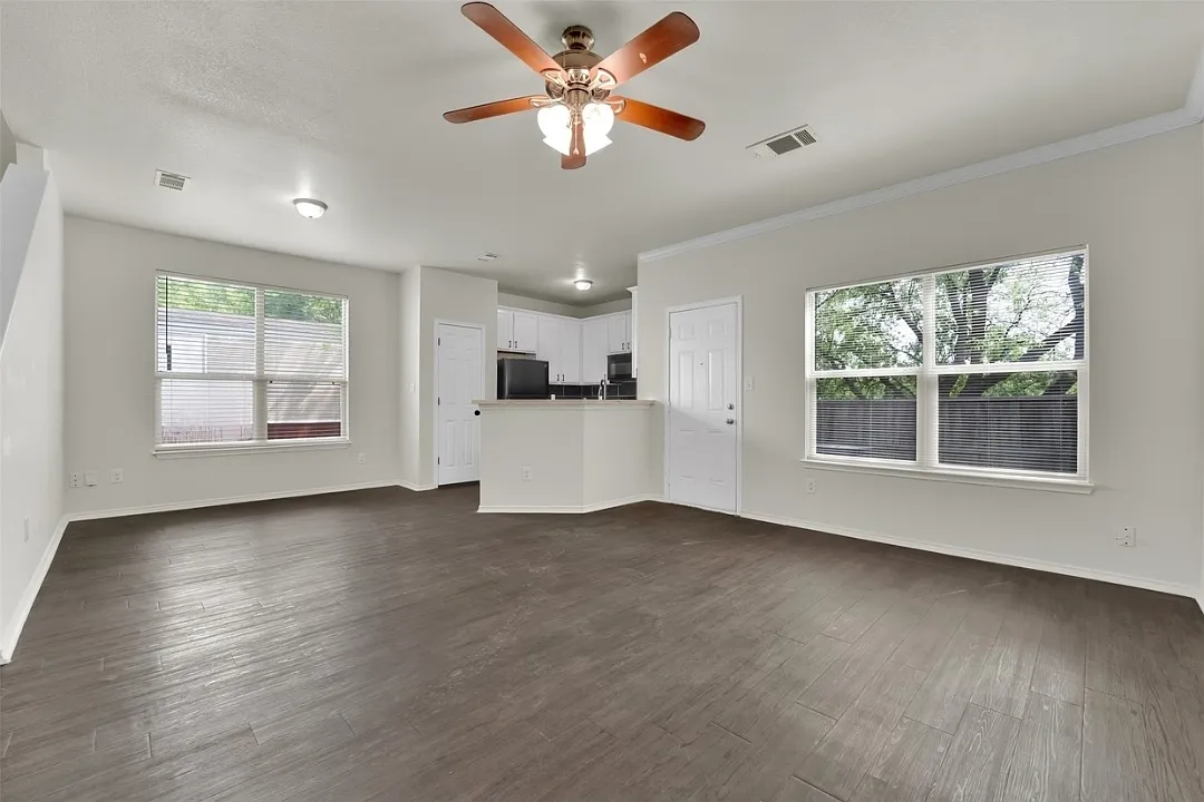 3 bed, 1491 sqft, $2,300 — Photo 4
