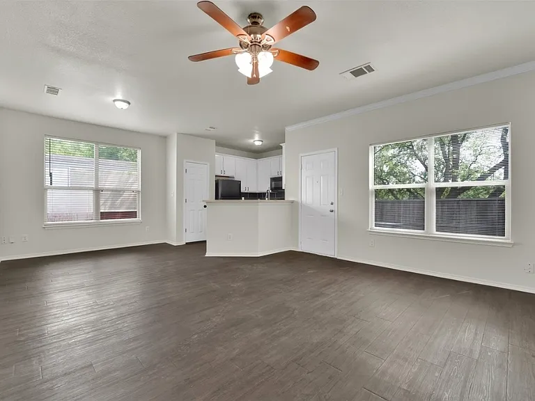338 Castleridge Dr #B — Photo 4