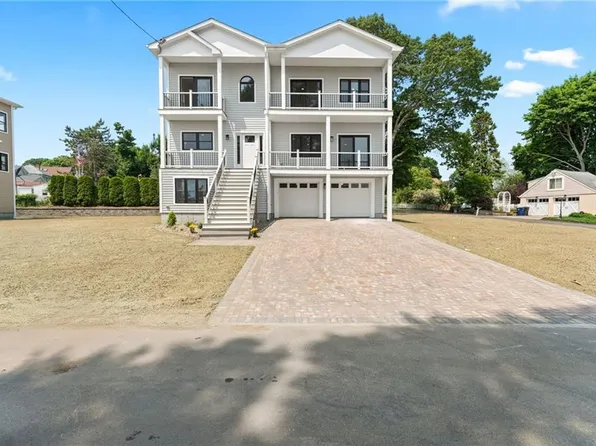 41 Burnett Rd, Warwick, RI 02889