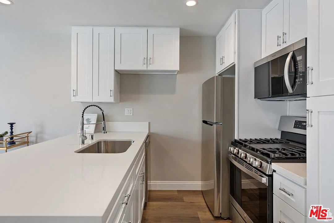 1 bed, 1.0 bath, 800 sqft, $2,500 — Photo 1